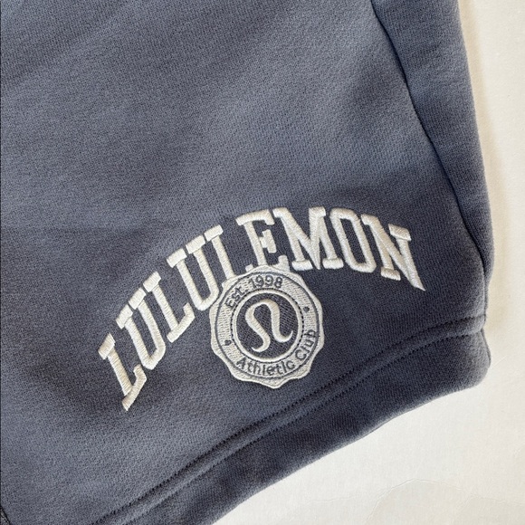 Lululemon Scuba Oversized Shorts Logo Embroidered Mid Rise Gray Womens Size XXXS - Picture 2 of 15